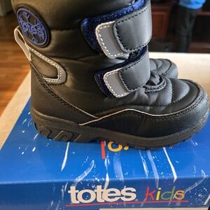 Totes Kids Black and Blue Snowboots